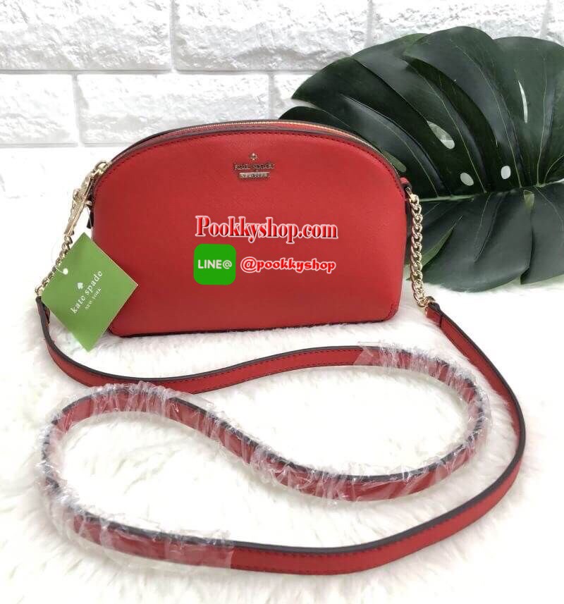 Kate Spade new york Cameron Street Crossbody With Zip Bag พร้อมส่งค่ะ!!! มีพร้อมส่งถึง 9 สีจ้า กระเป๋าสะพายข้างหรือแบบครอสบอดี้ร์ ลายหนังซาฟเฟียโน่ ทรงน่ารัก ใบจริงน่าใช้มากๆค่ะ ด้านหน้าติดโลโก้แบรนด์ มีช่องแม่เหล้กให้ใส่ของหนึ่งช่อง เปิดปิดช่องหลักแบบซิป