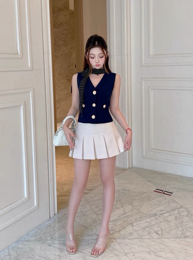 ชุดเซทแฟชั่น ชุดเซต4ชิ้น สุดคุ้ม!! เสื้อโทนสีกรม คอวีกระดุมหน้าสีทองสวยหรูโดดเด่น