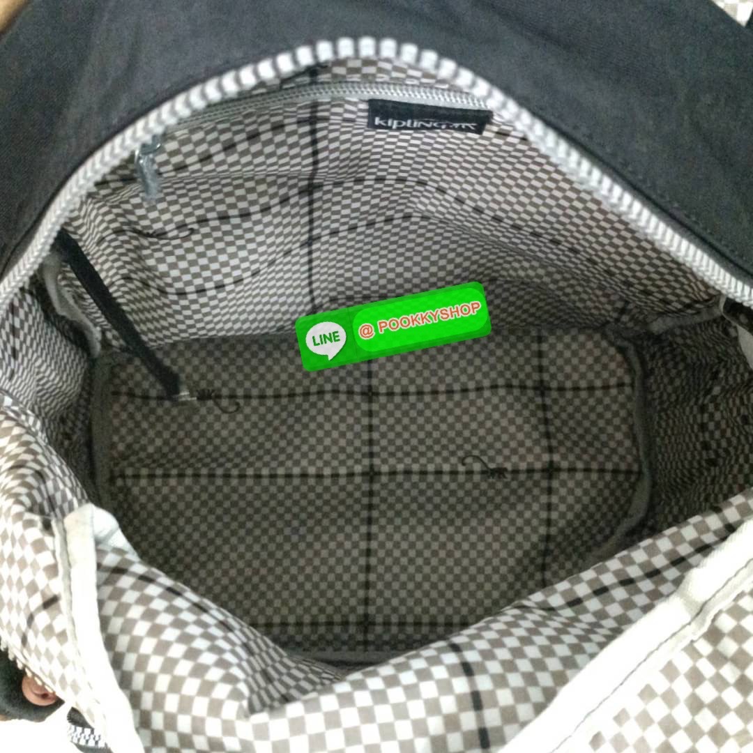 Kipling City Pack Medium Backpack กระเป๋าเป้ Kipling ขนาดกลาง วัสดุ Polyester 100% มีหูหิ้วด้านบน -ด้านหลัง มีซิปหลัง 1ช่องลึก -ด้านข้างมีช่องใส่ของเล็กน้อยทั้ง 2 ด้าน เปิด-ปิด ด้วยกระดุมแม่เหล็ก -ด้านหน้ามีช่องซิปใส่ของแยก 1 ช่อง และ ช่องปรับขนาดด้วยสายล