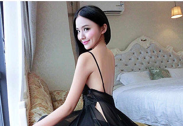 สายเดี่ยว เซ็กซี่ สีแดงไวน์ แหวกขา สีด้าน สวย เก๋ เซ็กซี่ แบบมีระดับมากๆคะ เนื้อผ้าดีมาก มีน้ำหนัก ทิ้งตัว +G string เข้าชุดคะ