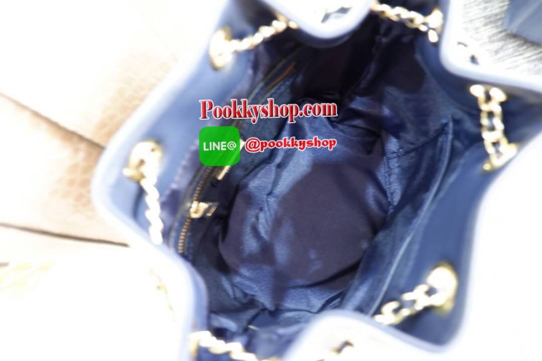 lyn จีบรุ่นใหม่คือสวยงามมาก หนังนิ่มคือดีงามมากจ้า ทรงก้อสวยน่ารักเว่อๆ ช่องด้านในมีช่องซิป และช่องใส่ของ สายยาวเป็นหนังคล้องโซ่ เข้าครบ 3 สีดีงาม