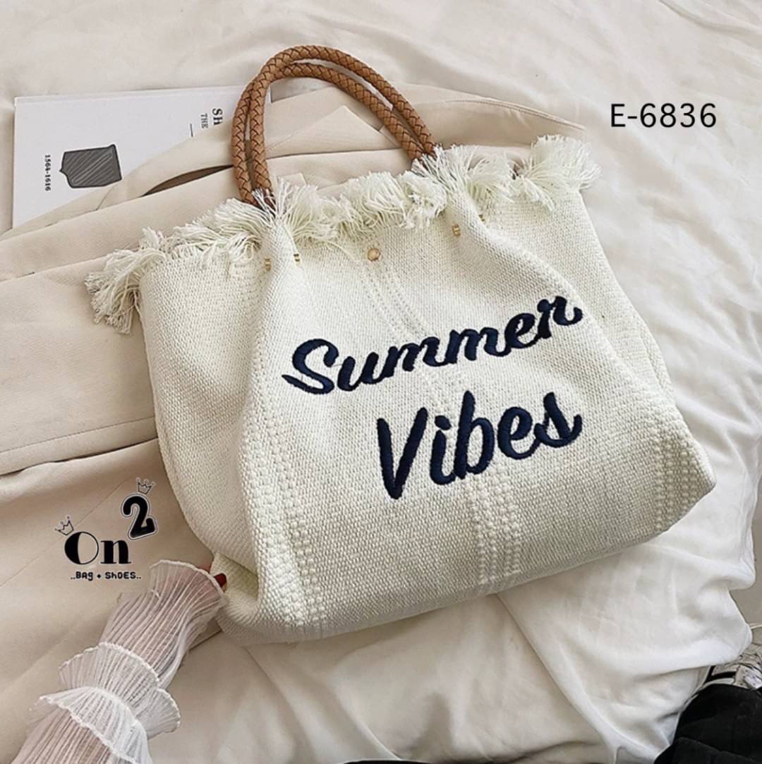 กระเป๋าสะพายแฟชั่นทรงชอปปิ้ง แต่งขอบปล่อยพู่ดูเก๋ ใบใหญ่ใช้งานง่าย จุของได้เยอะเลยค่ะ พร้อมส่งน้า