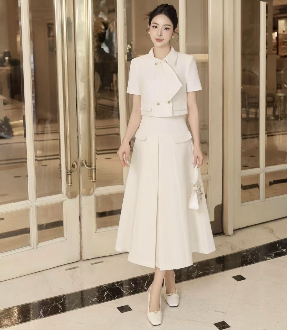 ชุดเซทแฟชั่น เสื้อแขนสั้น ดีเทลสุดเก๋ กระดุมหน้าสีทอง กระโปรงทรงเอ A-Line ดีไซน์สวยเก๋