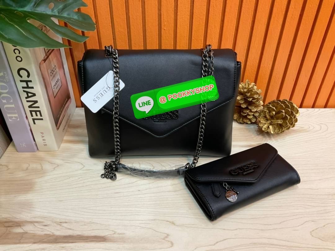 🚚 พร้อมส่ง 🚚 Guess Women’s Crossbody Bag Set สุดคุ้ม!!!! เซตสวยหรูดูแพง สวยจริงจริง ช้าหมด ราคานี้หาที่ไหนได้!! กระเป๋าสะพาย+กระเป๋าสตางค์ใบยาว มาพร้อมพวงกุญแจถอดออกได้ ด้านหน้าประดับโลโก้แบรนด์สวยโดดเด่น กระเป๋าสะพายไหล่ และสะพายข้าง cros