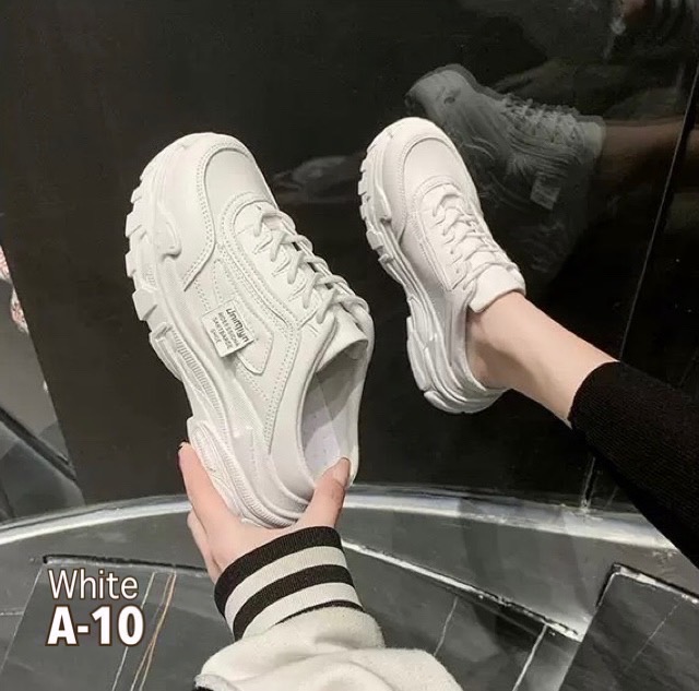 พร้อมส่งคะ รองเท้าผ้าใบเปิดส้น สไตล์เกาหลีมาใหม่ สวยยืน1 🥇มาแล้วจ้า ทรงสวยอย่างดี งานเกร๋เรียบหรูดูแพง ตัวนี้ห้ามพลาด ใส่สบายจะแมตช์กับกางเกง👖หรือกระโปรง👗ก็ได้ค่ะ แม่ค้าคอนเฟริม ห้ามพลาดเลยจ้าตัวนี้แนะนำ อย่าช้ารีบเลย