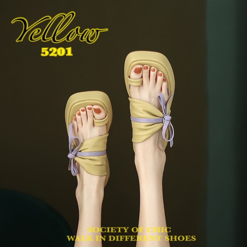 งานนำเข้า พร้อมส่ง‼️ เรื่องความสวยใส่สบายยืนหนึ่ง ตอบโจทย์ งานสุขภาพ ที่ไม่ป้า!! พกความแฟชั่น แบบไม่ตกเทรนด์ พื้นนวมนิ่ม match กับเสื้อผ้าได้ทุกสไตล์ สวยหรูดูแพงแต่ราคาเบา ตำก่อน ฟาด ก่อนสวยก่อนจ้า