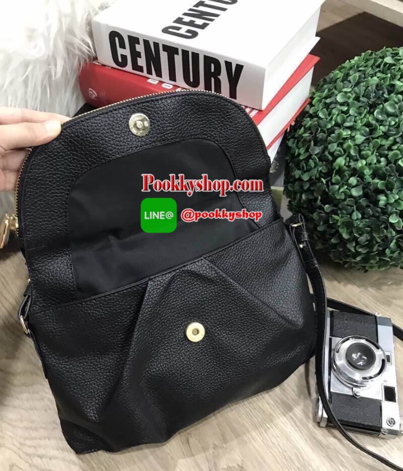 รีพีทรอบที่14!!! Don't Miss! ไอเท็มที่สาวๆกดLikeกันรัวๆ MANGO QUITED SHOULDER BAG กระเป๋าสะพายวัสดุหนังแกะสังเคราะห์แบบนิ่มประดับโลโก้อะไหล่ทองด้านหน้า เปิดปิดได้2ช่องทั้งฝาปิดกระดุมแม่เหล็กหรือซิปรอบปากกระเป๋า มาพร้อมสายสะพายยาวขนาดกำลังดี น้ำหนักเบ