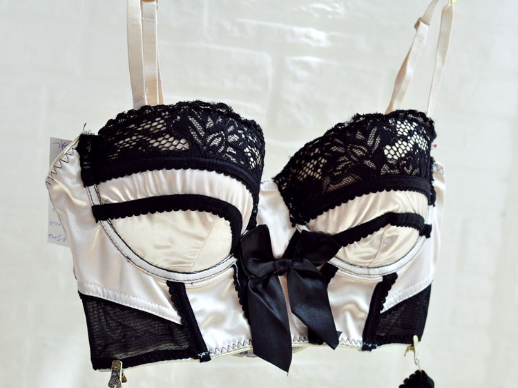 ชุดชั้นในเซ้กซี่ สีนูท แต่งลูกไม้ดำ + กางเกงในบิกินี่ เข้าชุด งานพรีเมี่ยม ส่งออก Size C80/C85