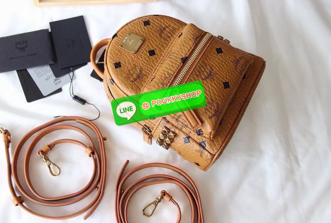 🎒 MCM Backpack in Visetos Monogram 🎒 • กระเป๋าเป้สุดคลาสสิกของแบรนด์ MCM รุ่น Visetos Backpack • วัสดุ Visetos Coated Canvas เอกลักษณ์ลายโมโนแกรม MCM • มาพร้อมโลโก้แผ่นโลหะสีทองด้านหน้า เพิ่มความหรู