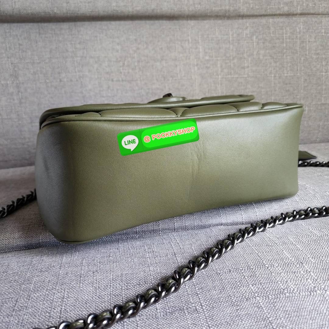 COACH Pillow Madison Shoulder Bag With Quilting (COACH C8560) สวยหรูมงลงมากแม๊ กระเป๋าสะพายข้าง คอสบอดี้ หรือสะพายไหล่คู่ สายโซ่สวยหรู วัสดุหนังแท้นิ่มมือ สัมผัสแล้วรับรองหลงเลยคะ ตัวล็อคแบบ Turnlock มีซับในผ้า ภายในช่องโล่ง มีช่องซิปแยก ด้านหลังกระเป๋ามี