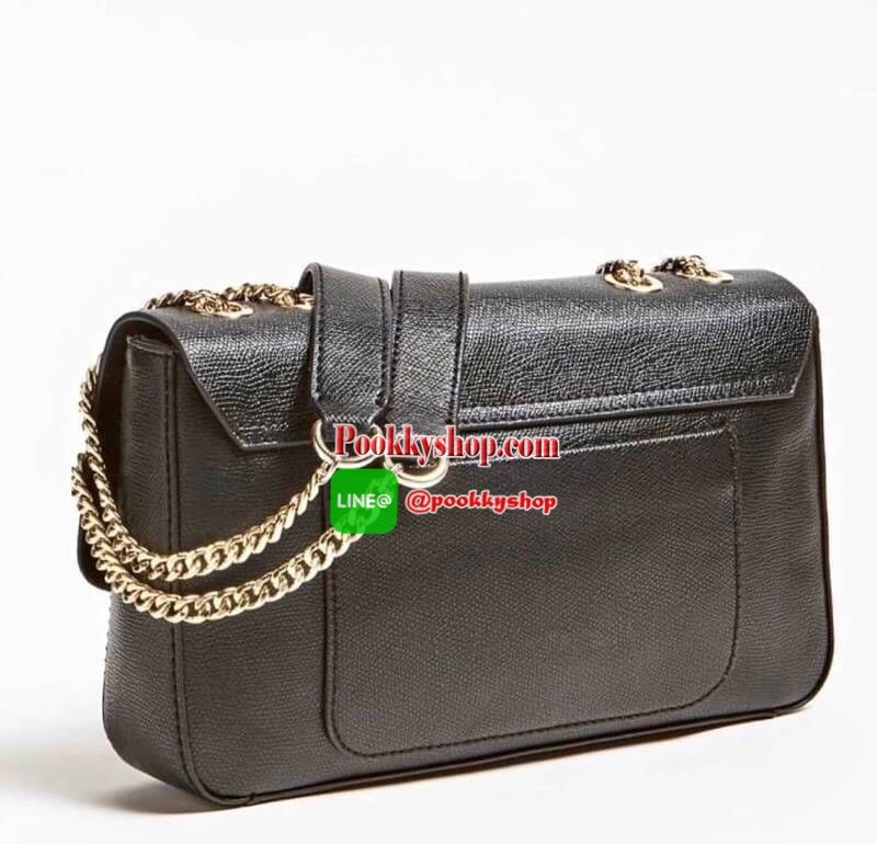 Guess Open Road Crossbody bag กระเป๋าสะพายข้างรุ่นใหม่ชนช้อปจากGuess สะพายได้ทั้งสายคู่และสายเดี่ยวในสไตล์ครอสบอดีร์ก็ได้ สายสะพายโซ่ต่อหนังไม่เจ็บบ่า วัสดุหนังsynthetic เปิดปิดด้วยกระดุมแม่เหล็ก2ตำแหน่ง ภายในใช้งานหลัก ช่องมือถือ และช่องซิป ใส่มินิไอแพค/