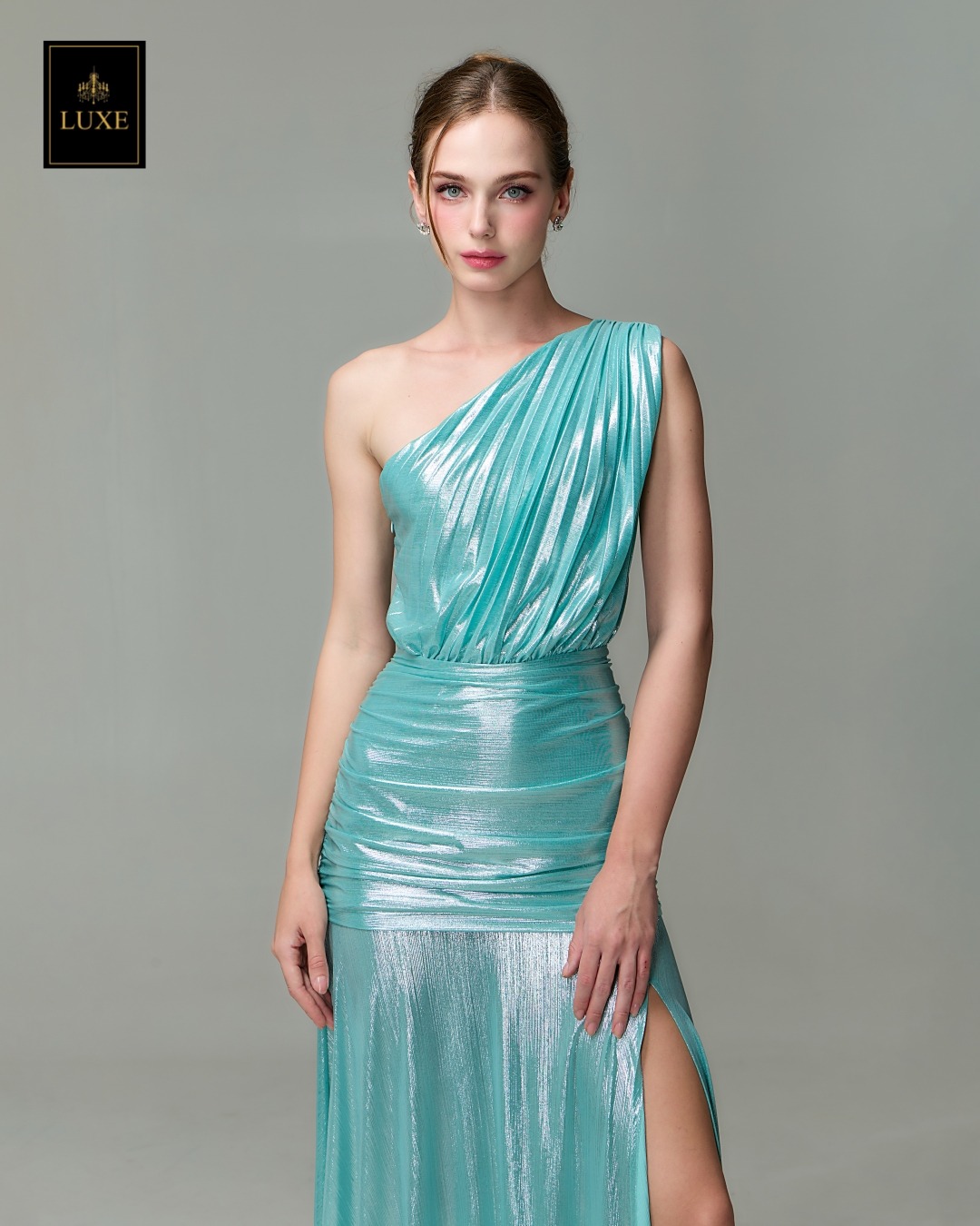 เดรสแฟชั่น แม็กซี่เดรสเสื้อไหล่เดียวอัดพลีท กระโปรงเข้ารูปตรงสะโพก