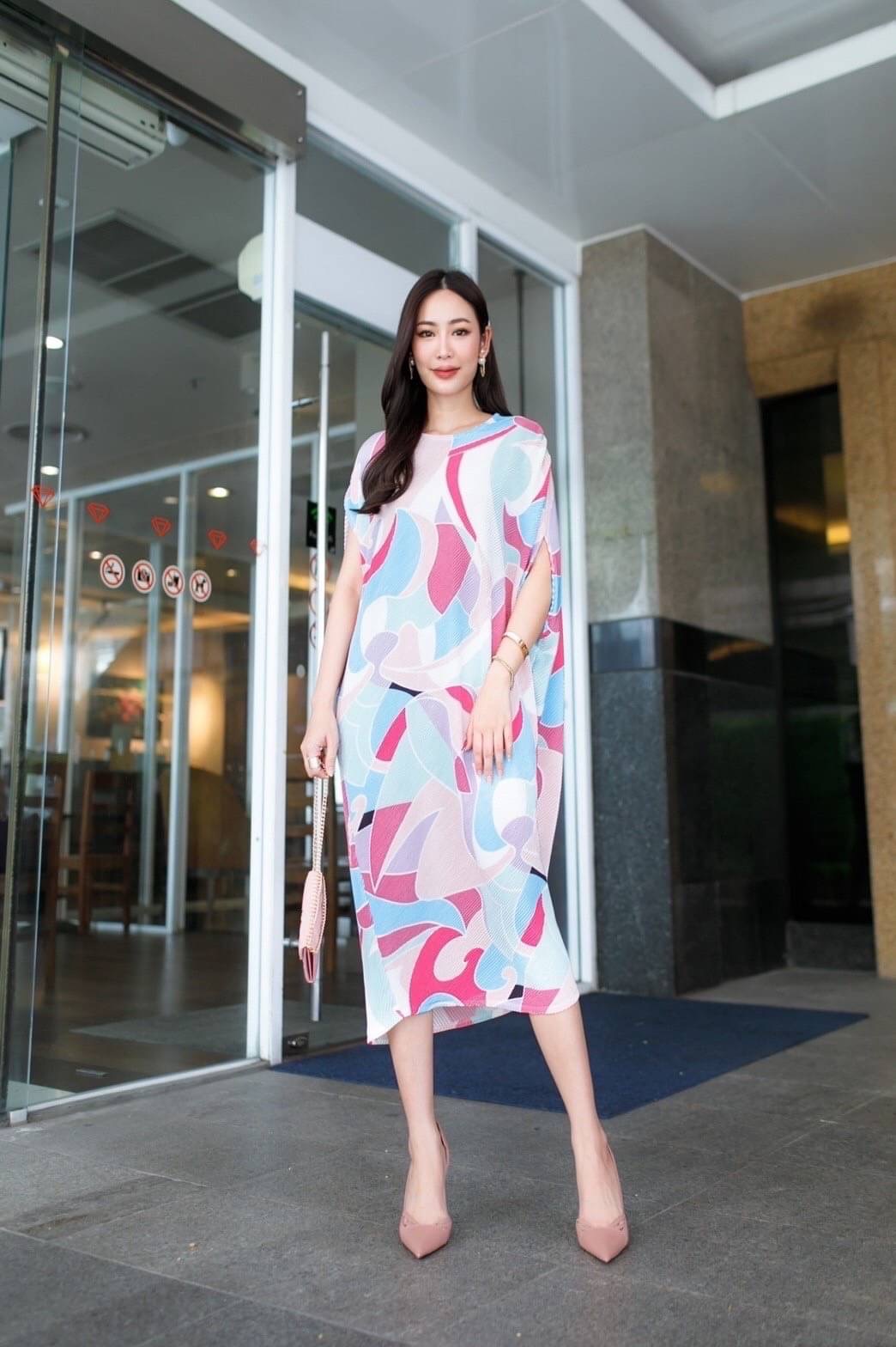 Darino Pleated Dress สวย เรียบหรู ดูแพง แบบคลาสสิค ✨ต้องตัวนี้ค่ะ มินิเดรสไหล่เบี่ยงอัดพลีท ทรงปล่อย งานสวย 👍🏻 แพตเทิร์นเฉลียงข้างทรงสโลป ดีเทลแขนเบี่ยงข้างเดียวเก๋ๆ เนื้อผ้าพลีทเนื้อนิ่ม นุ่ม ใส่สบาย 😉