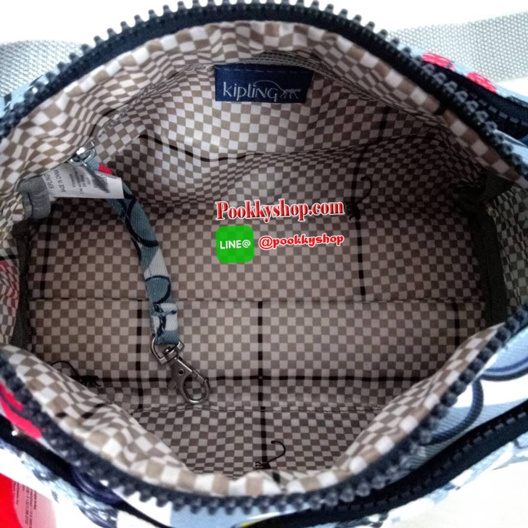 KIPLING Mini Crossbodybag กระเป๋าสะพายข้างขนาดกะทัดรัด ผลิตจากวัสดุ Nylon+ Polyester100% มีช่องใช้งานแยกย่อยมากถึง 4 ช่อง -ด้านหน้ามีช่องซิป 2 ช่อง -ช่องหลักโล่ง กว้าง จุของใช้ได้เยอะ -ด้านหลังมีช่องซิปอีก 1 ช่อง มาพร้อมพวงกุญเเจลิง สายสะพายยาวสามารถปรับไ