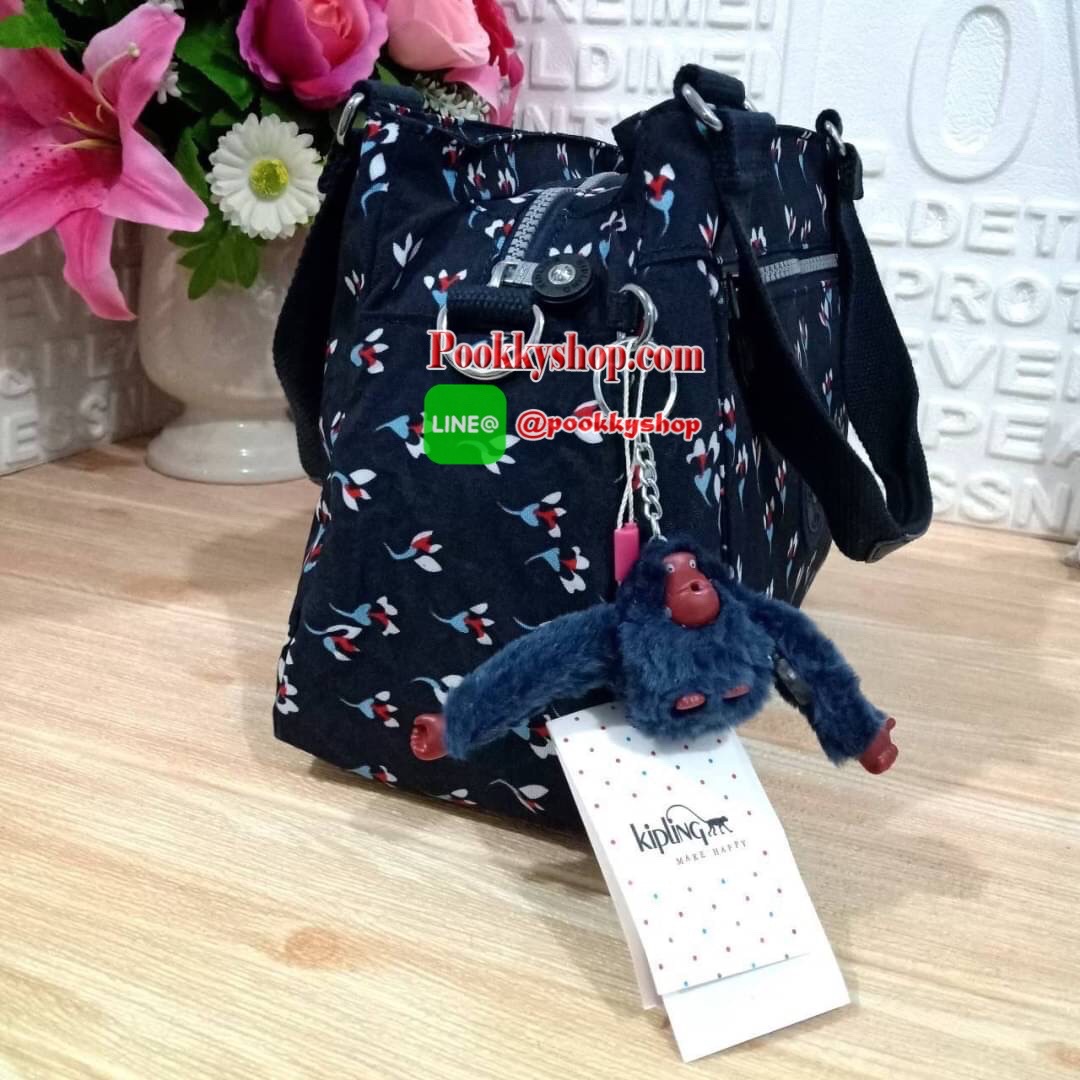 KIPLING ELISE HANDEBAG กระเป๋าถือและสะพายไหล่ ขนาดกำลังพอดี จุของได้มาก มีหูจับสองสาย ถือสะดวก น้ำหนักเบา มีช่องซิป ด้านหน้า ช่อง กระดป๋าหลักเปิด-ปิดด้วยซิป มี3 ช่องว่างใส่ของได้จุมากๆ ใส่มือถือได้ กระเป๋าสตางค์ใบยาว และ เครื่องสำอางค์ได้หลายชิ้นเลยค่ะ เก