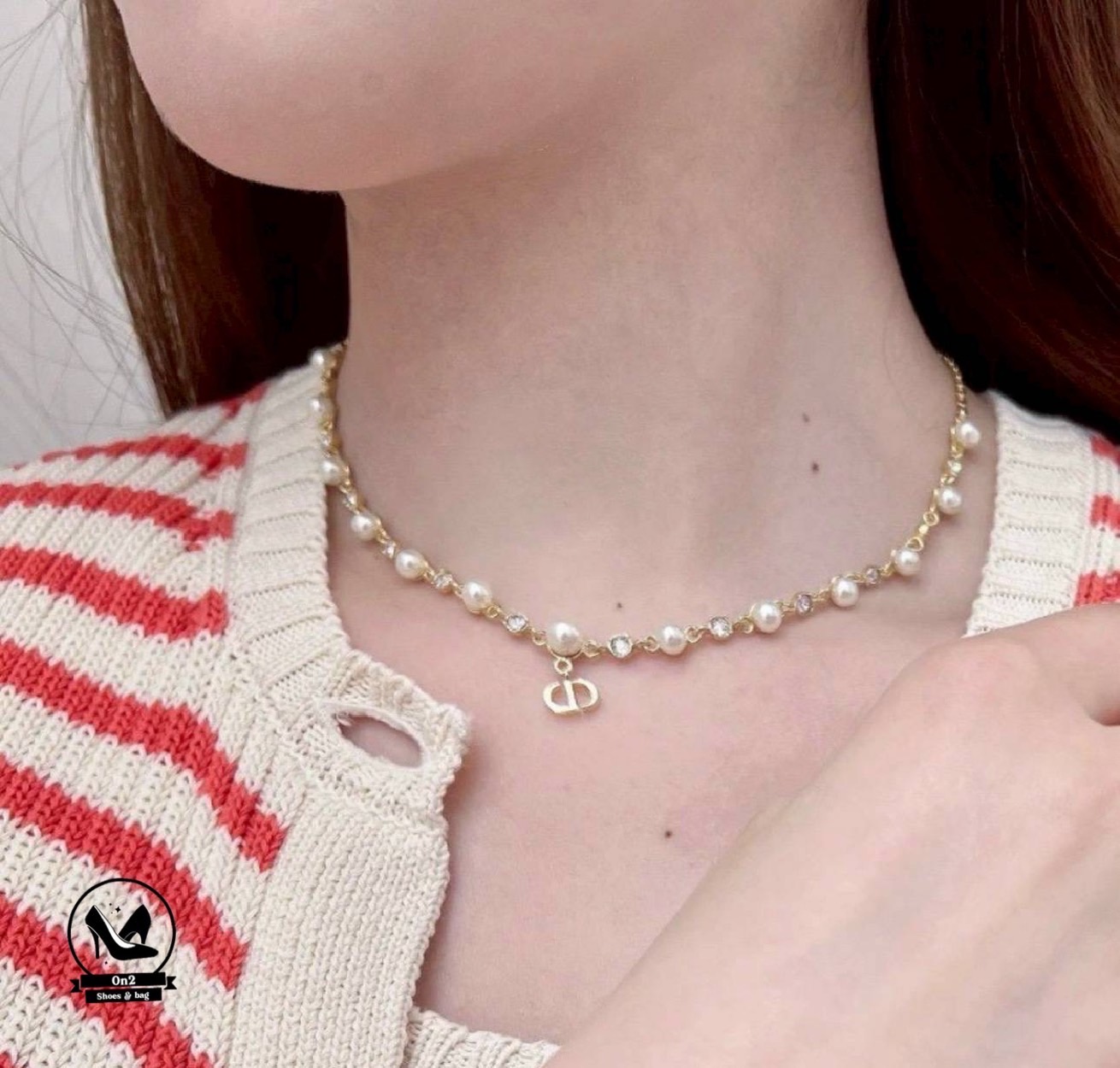 ความหรูหราอยู่ที่รายละเอียด… Dior ชิ้นนี้ บอกเลยว่าสะกดทุกสายตา ด้วยความวิบวับระดับไฮเอนด์ สร้อยคอ dior ไม่ต้องพูดเยอะ หรูแบบผู้ดีมีคลาส งานหรูดูแพง ใส่แล้วออร่าพุ่ง