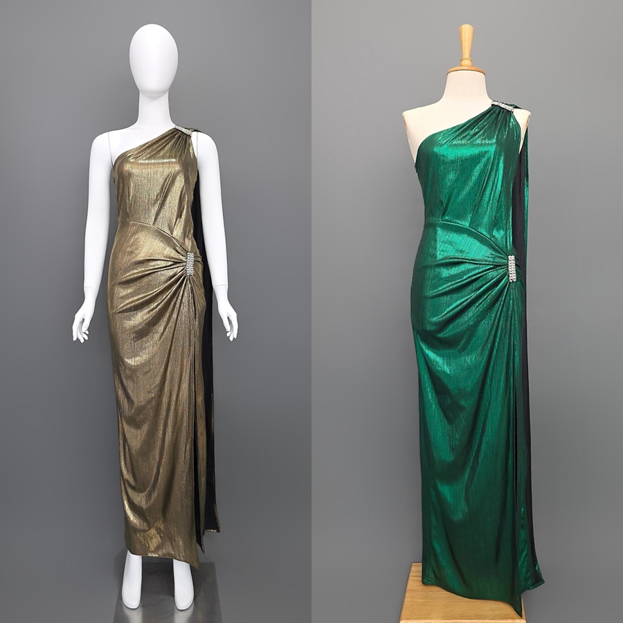 เดรสแฟชั่น แม็กซี่เดรสเสื้อไหล่เดียวทรงเข้ารูป มีผ้าเครปด้านหลัง กระโปรงทรงสอบผ่าหน้าขา