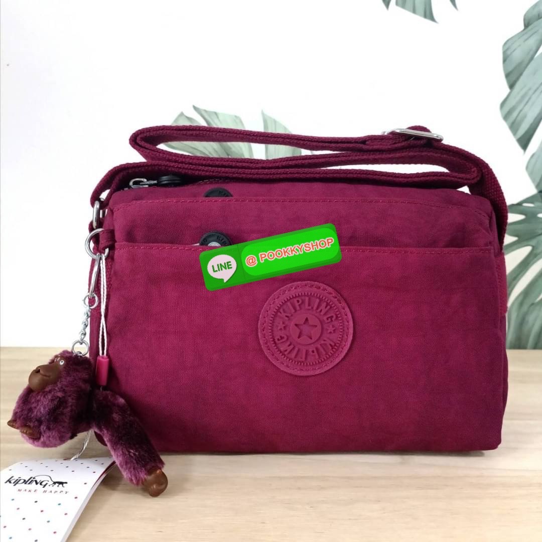 KIPLING Mini Crossbodybag กระเป๋าสะพายข้างขนาดกะทัดรัด ผลิตจากวัสดุ Nylon + ซับใน Polyester100% มีช่องใช้งานแยกย่อยมากถึง 4 ช่อง -ด้านหน้ามีช่องซิป 2 ช่อง -ช่องหลักโล่ง กว้าง จุของใช้ได้เยอะ -ด้านหลังมีช่องซิปอีก 1 ช่อง มาพร้อมพวงกุญเเจลิง สายสะพายยาวสมาร