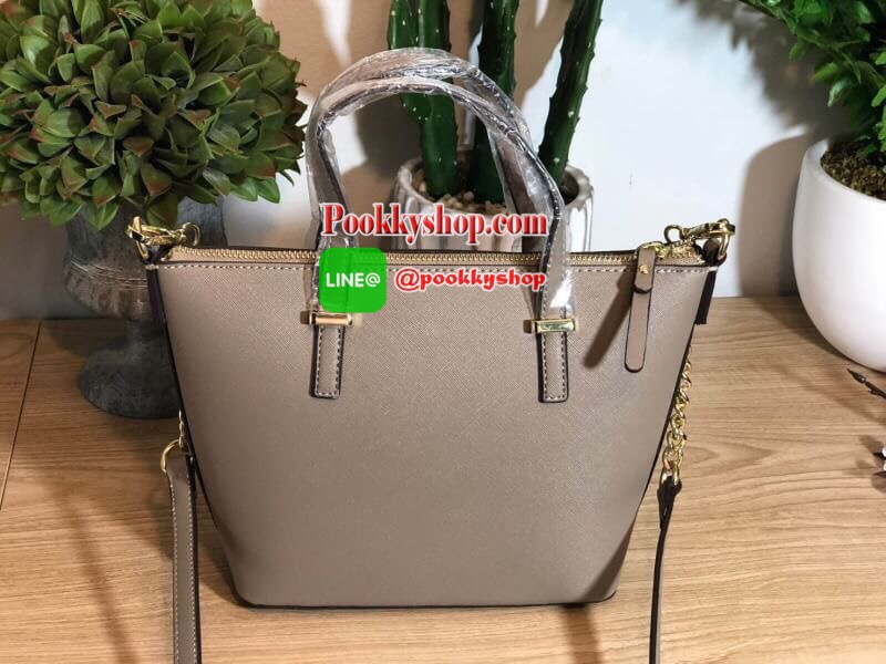 Kate Spade Cedar Street Mini Harmony Crossbody Small Handbag กระเป๋าสะพายใบเล็กสุดน่ารัก วัสดุหนัง Saffiano สวยหรูอยู่ทรงสไตล์ น่ารักไม่ซ้ำใคร ด้านหน้าประดับโลโก้สีทองสวย ภายในมีช่องซิปและช่องเล็ก สามารถใส่ ipad mini กระเป๋าสตางค์ใบยาวของใช้ได้จุกจิกได้เย