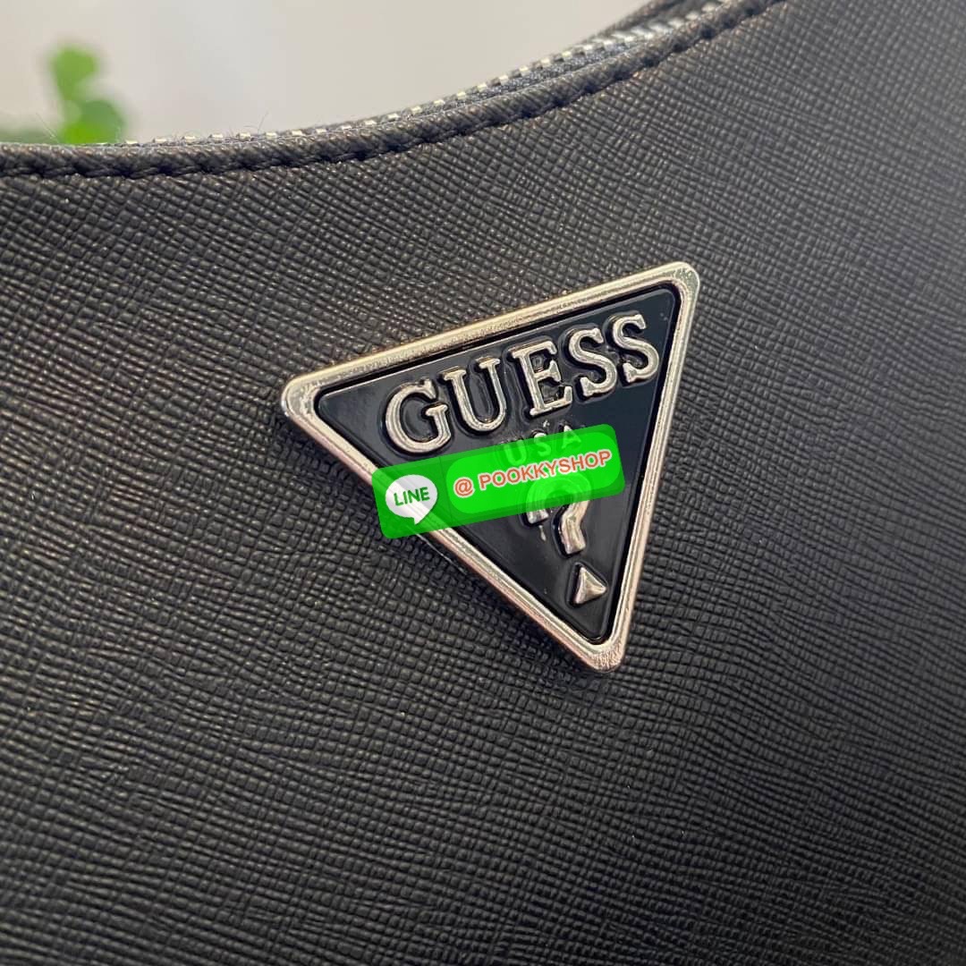 รุ่นใหม่ล่าสุด GUESS SHOULDER BAG ซื้อ1ได้ถึง2ไอเท็ม กระเป๋าพอชรูปทรงสวย เปิด-ปิดด้วยซิปด้านในโล่งกว้างมีช่องซิปใส่ของจุกจิก เพิ่มความน่ารักด้วย กระเป๋าใส่เหรียญใบเล็กทรงกลม เฝสามารถถอดใช้แยกได้ มาพร้อมสายโซ่สะพายไหล่ และสายสะพายยาวสามารถปรับระดับได้ฟรีไซ
