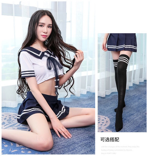 คอสเพลย์ แฟนซี ชุดนักเรียนญี่ปุ่น เซ็กซี่ เอวลอย ปกทหารเรือ ปกเนตรนารีแต่งขลิบ และริบบิ้นผูกด้านหน้า กระโปรงอัดกลีบสีน้ำเงินกรมท่า แต่งขลิบชาย แบบเซ็กซี่ สุดๆไปเลยจร้า