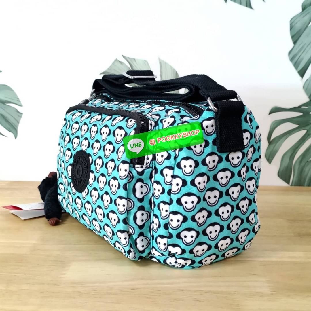KIPLING RETH CROSSBODY BAG ซับในตาราง วัสดุ Nylon+polyester กระเป๋าสะพายข้างหรือ สะพาย Crossbody ได้ ช่องหน้าเปิด-ปิด ด้วยซิป พร้อมช่องแยกบ่อยด้านข้าง ช่องหลัก 2 ช่อง ด้านในโล่งกว้าง สามารถจุสัมภาระได้เยอะ พร้อมช่องซิปหลัง สายสะพายปรับระดับสั้น-ยาว ได้ fr