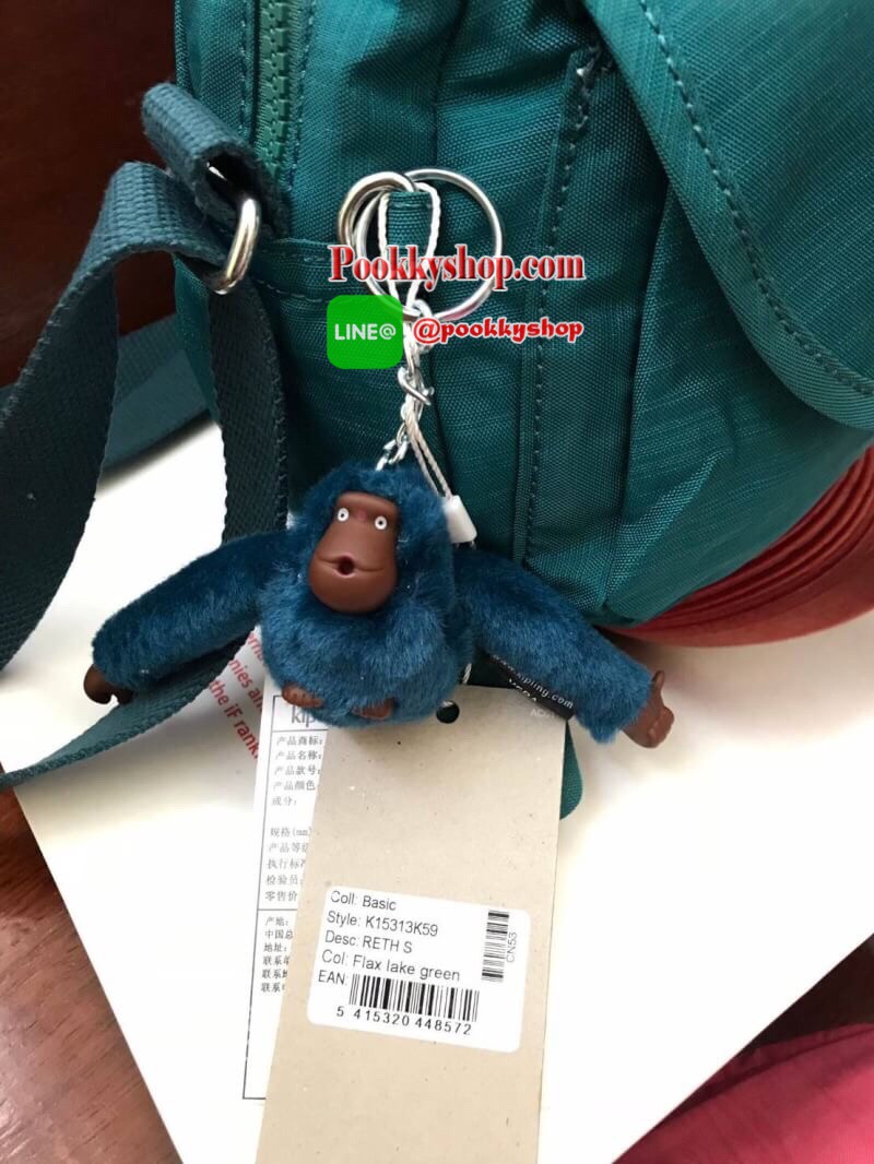 Kipling Flax Shoulder Bag กระเป๋าสะพายข้างทรงcrossbody ปรับความยาวสายให้เข้ากับลำตัวได้ฟรีไซส์ วัสดุไนล่อนคุณภาพสูงและน้ำหนักเบา กันน้ำได้ ด้านหน้ามีช่องให้หนึ่งช่อง เปิดปิดช่องซิปหลัก แบบซิปเดียว ภายในกว้างและมีช่องซิป/ช่องเล็กให้ใส่ของจุกจิก ด้านหน้าประ