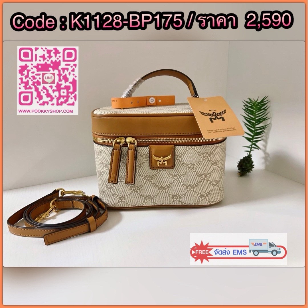 NEW ARRIVAL! ใครถือก่อนคนนั้นชนะไปเลยค่า ล่าสุด! MCM SMALL HIMMEL VANITY CROSSBODY BAG 🔖พร้อมส่ง! ใหม่ล่าสุด จาก MCM กระเป๋าทรงกล่อง มีหูจับด้านบน หนังแท้นุ่มมือดีมาก ลายLARUETOS สวยงาม อะไหล่ทองค่ะ 🔖เปิด-ปิดกระเป๋าแบบซิปคู่ ภายในโล่งกว้าง