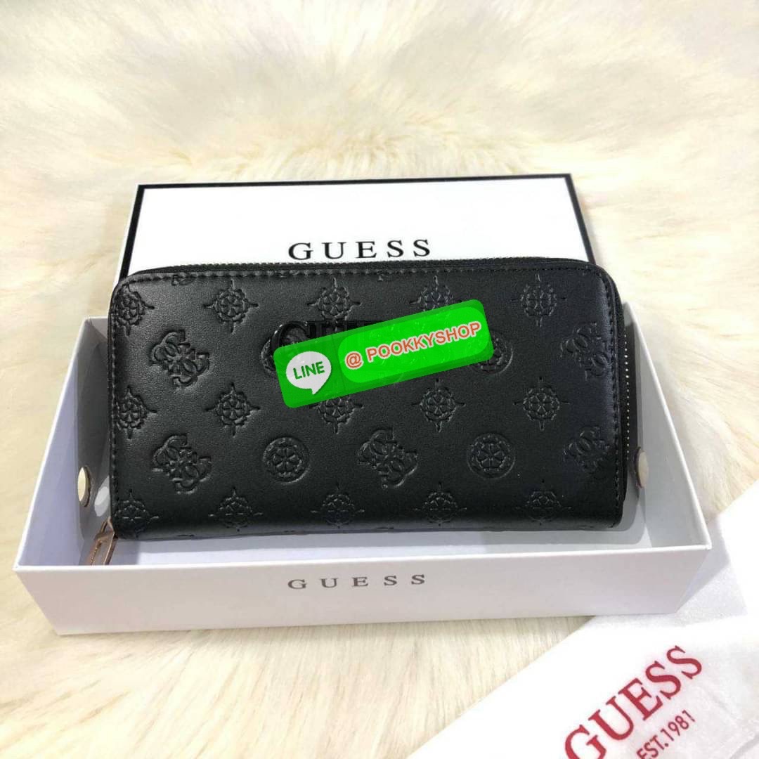 GUESS WOMEN'S LONG WALLET กระเป๋าสตางค์ใบยาว สวยมากค่ะ เปิดปิดด้วยซิป ด้านหน้าประดับโลโก้แบรนด์ ด้านหลังมีช่องซิป หัวซิปแบรนด์ทุกจุด ภายในมีช่องใส่ธนบัตรแบงก์พัน ช่องซิปกลางและช่องใส่บัตรหลายช่องสวยน่าใช้ทุกสีค่ะ มาพร้อมกล่องกระดาษแบรนด์และถุงผ้ามอบเ