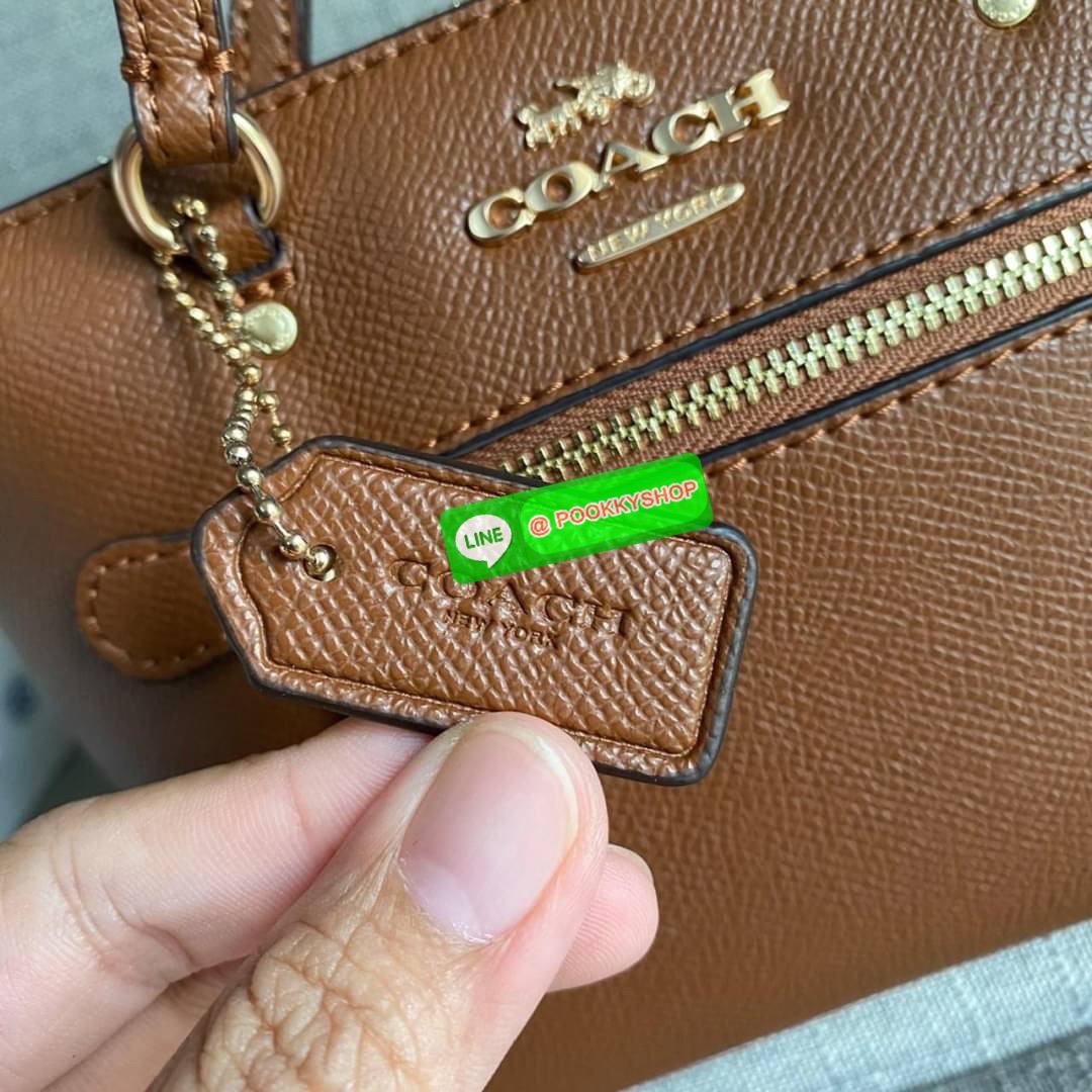 Coach Mini Gallery Crossbody With Stripe Heart Print (coach ca793) กระเป๋าสะพายข้าง เทรนรุ่นเล็กมาแรงวัสดุหนังแท้ทั้งใบ เปิดปิดด้วยซิป มีช่องใส่บัตรเครดิต 2 ช่อง ซับในผ้า สายสะพายถอดได้ สามารถสะพายข้างหรือสะพายไหล่ได้