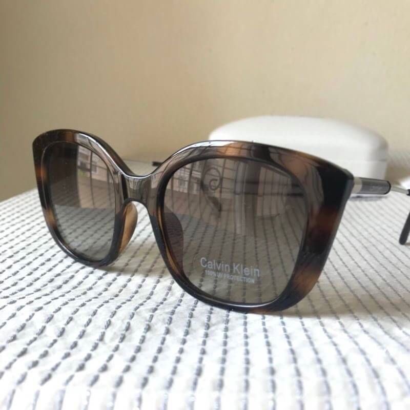 Calvin Klein CK3200S สวยมากๆ อุปกรณ์กล่องและผ้าเช็ดแว่น