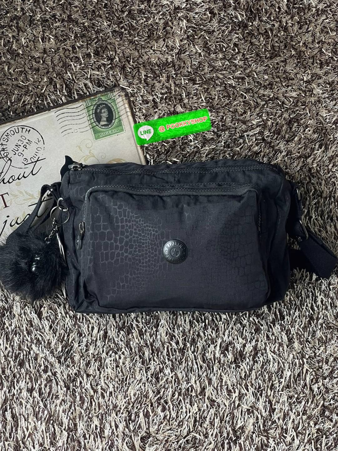 💕Kipling Silen Crossbody Bag กระเป๋าสะพายไหล่ช่วยเพิ่มความโมเดิร์นไม่ตกเทรนด์ให้กับลุคตามสไตล์การแต่งกายของคุณมากขึ้น มีน้ำหนักเบา พกพาไปไหนมาไหนได้สะดวก ใส่สิ่งของได้ครบครันโดยไม่ต้องกังวล นอกจากนี้ ยังมีสายสะพายที่ปรับระดับได้ มีช่องใส่ของเพิ่มเ