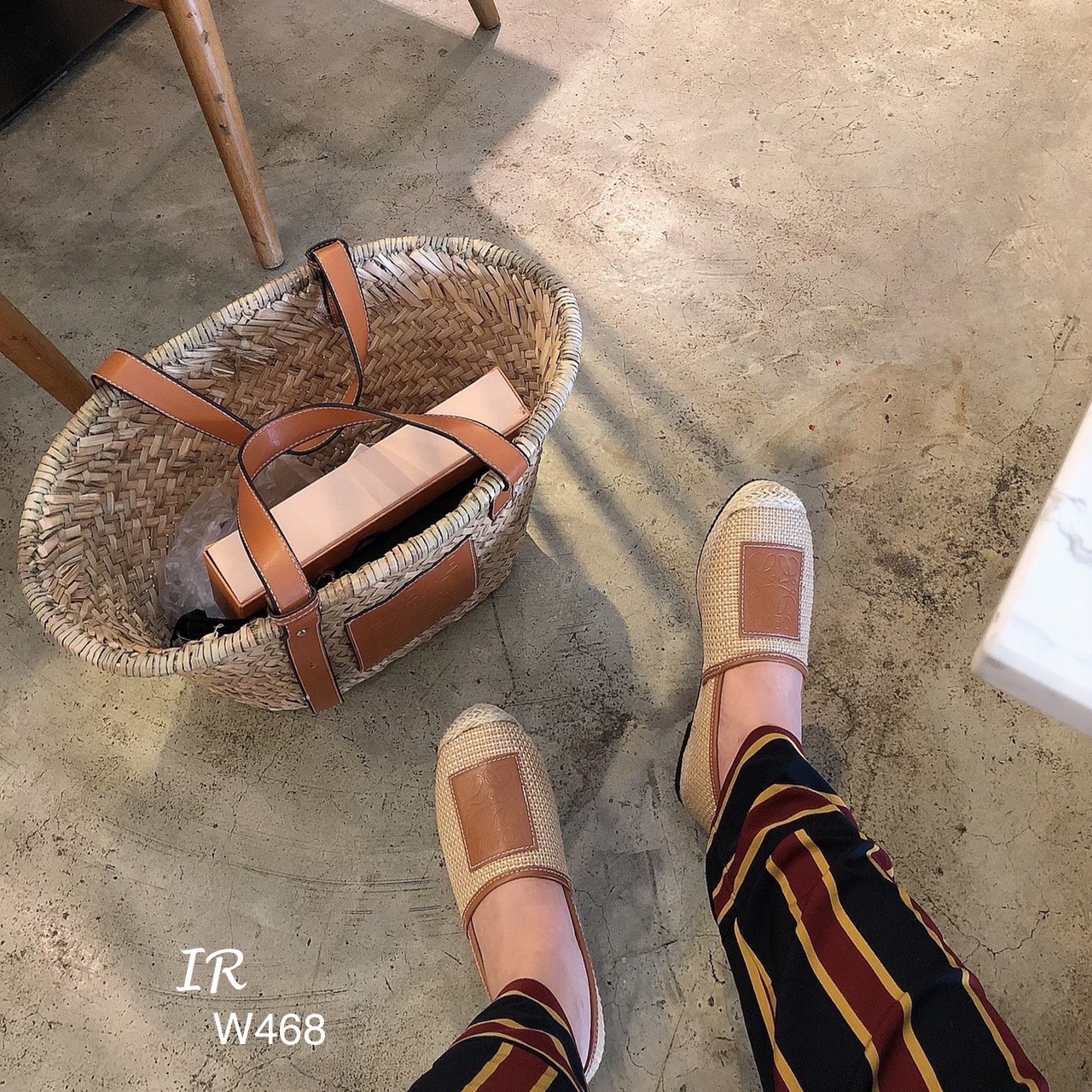 รีพีทแบบขายดี!!! พร้อมส่ง ปีนี้ ใครไม่รู้จัก Loewe คือพลาดมาก แบรนด์ดังจากเยอรมัน สวยมาก แกรนมาก น่ารักมาก ตอนนี้ งานสาน กระสอบคือปังมากคะ ปีนี้