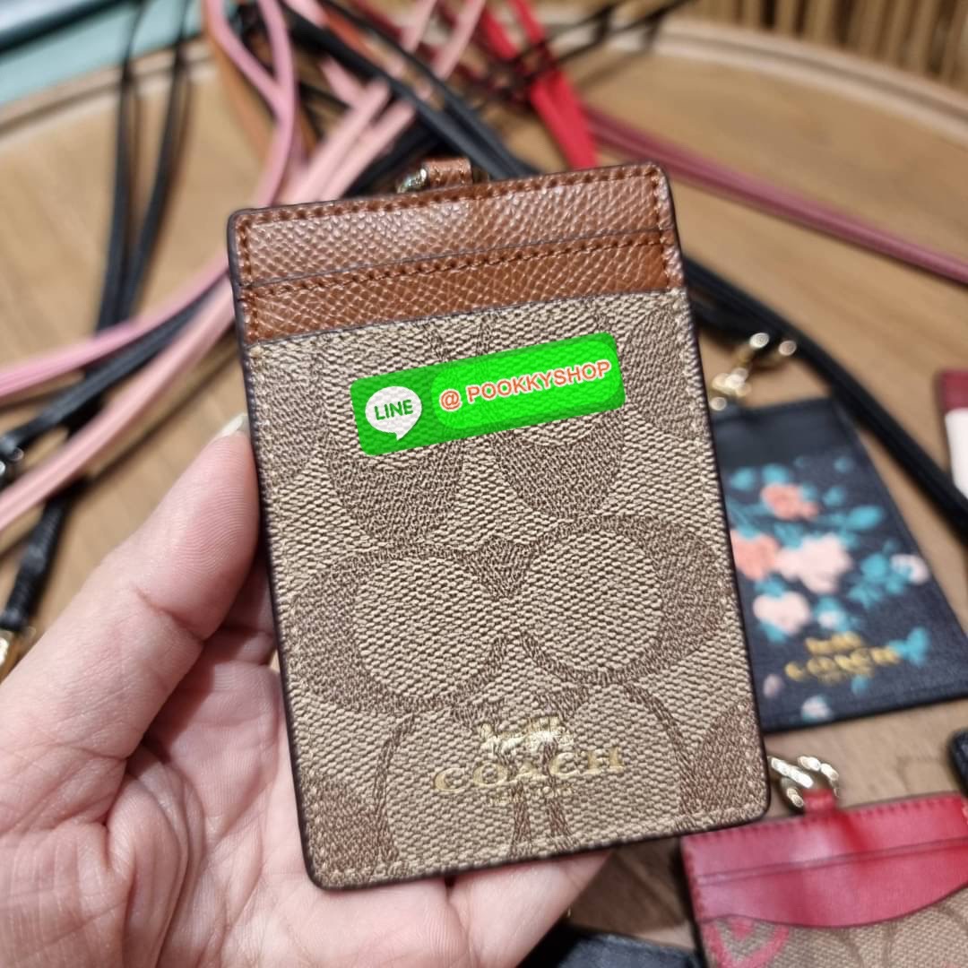 กระเป๋าใส่บัตรคล้องคอ Coach card holder ราคาพิเศษสุดๆ!!! ของหายาก!! ง่ายๆแบบไม่ธรรมดา!! คลาสสิคแต่มีดีเทลโดดเด่น!! กระเป๋าถนอมบัตร พร้อมสายคล้องคอ ดีไซน์ลวดลายสวย ดูดีทุกแบบ ใช้งานง่าย พกพาสะดวก จะใส่บัตรพนักงาน บัตรเครดิต บัตรปชช. ใบขับขี่ และบัตรอื่นๆที