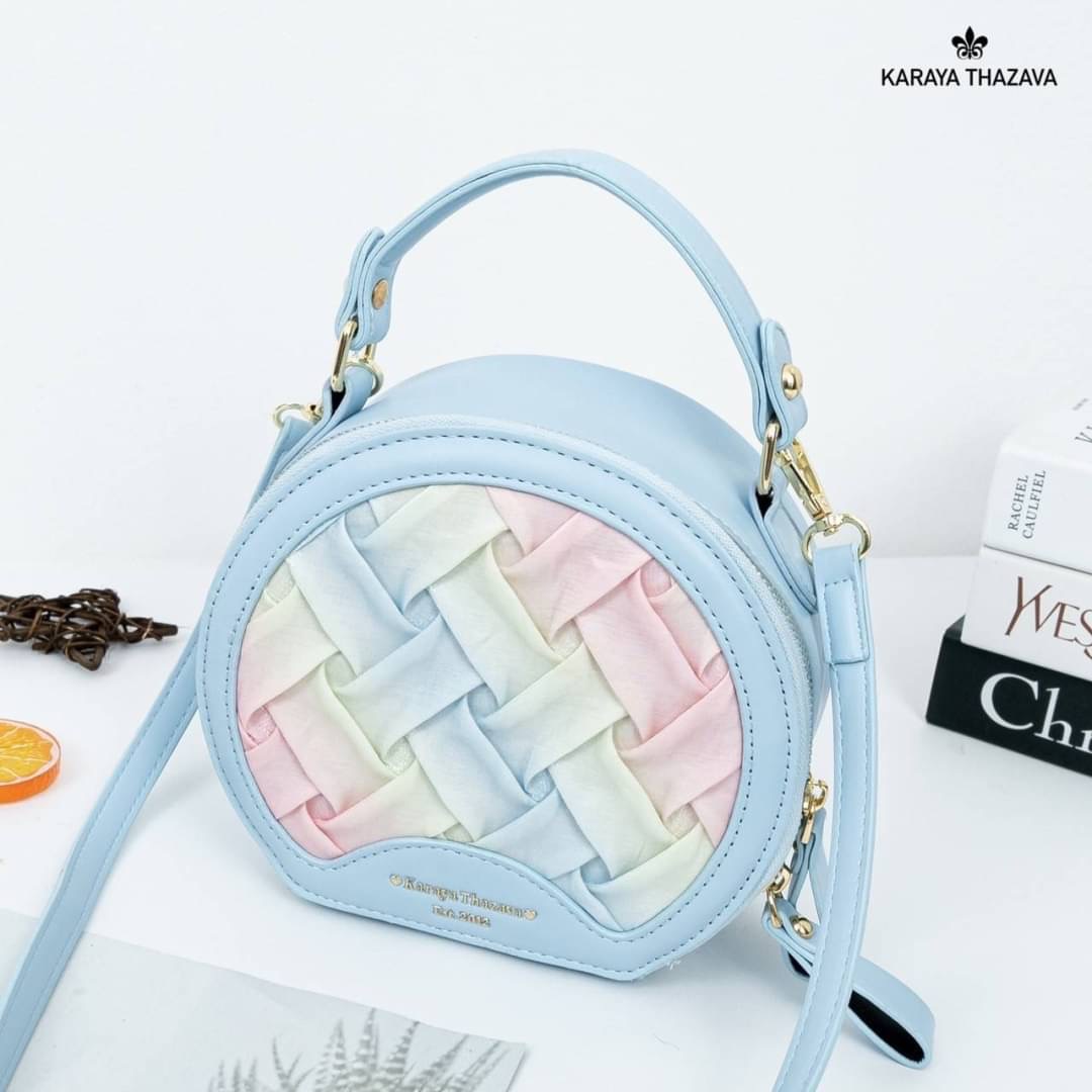 แบรนด์แท้ Karaya ทรงกลมน่ารัก สีสวย มี 2 ช่องใช้งาน ถือได้สะพายข้างได้ งานขายดีคะ ทรงสวยขนาดกำลังน่ารัก