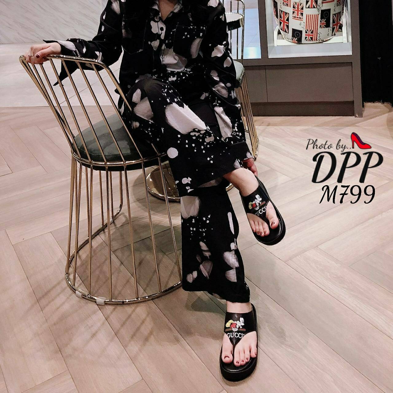 M799 พร้อมส่ง รองเท้าเพื่อสุขภาพ งานทรงสวม หน้าสกรีน มิกกี้ ที่กำลังฮิตมากๆในตอนนี้ ดีไซน์สวย สวมใส่ง่าย เดินสบาย ตัวส้นสูง1.5นิ้ว เสริมหน้า1นิ้ว เดินไม่เมื่อยเท้าจ้า