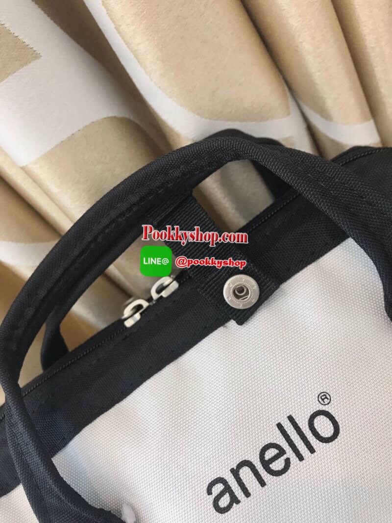 Disney Japan Limited Anello Collaboration Backpack (l) Mickey Retro รุ่นลิมิเตทที่ทางแบรนด์ฉลองครบรอบ90ปี กับวอลท์ดิสนีย์ คอลเลคชั่นสวยๆมีทั้งขนาดคลาสสิค,มินิ,และรุ่นบอสตันวาดลวดลายการ์ตูนจากวอลท์ดิสนีย์เพื่อให้ดูมีสีสัน ใช้ได้ทั้งผู้ใหญ่และเด็ก จะหญิงหรื