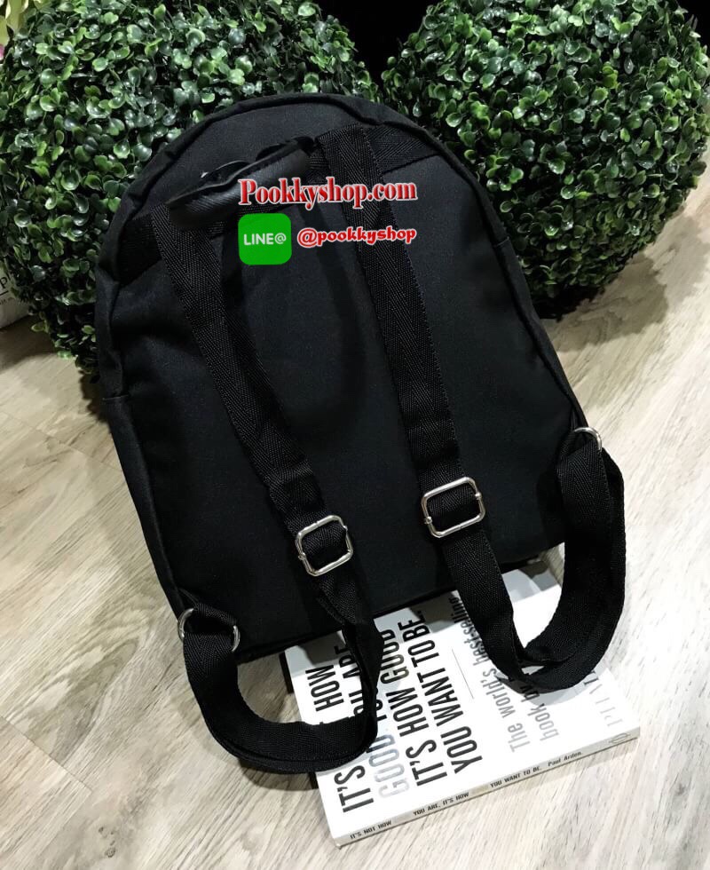 Don’t Miss! CHANEL VIP GIFT NYLON BACKPACK กระเป๋าเป้ Limited Edition VIP Gift With Purchase (GWP) ของเเท้จาก Chanel Perfumes Counter วัสดุ NYLON เนื้อหนาสีดำตัดโลโก้แบรนด์สีขาว เปิดปิดด้วยซิป หัวซิปแบรนด์ ขนาดกำลังดี น้ำหนักเบา กันนำ้ดูแลรักษาทำความสะอาด