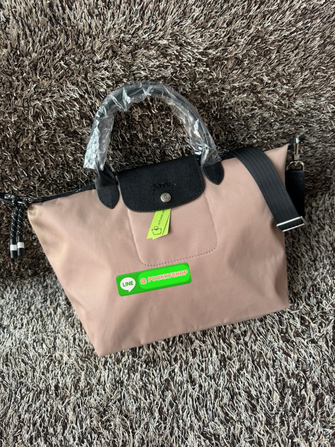 Large Longchamp LE PLIAGE ENERGY L HANDBAG LE PLIAGE รีไซเคิล ECONYLสไตล์สปอร์ต ทันสมัย และใช้งานได้จริง น้ําหนักเบา กระเป๋าใบนี้เป็นเครื่องประดับที่มีเสน่ห์ในอุดมคติที่จะติดตามคุณในทุกกิจกรรมยามเย็นของคุณ มาพร้อมกับสายสะพายไหล่ปรับได้ สามารถพกพาได้ ทั้งแ