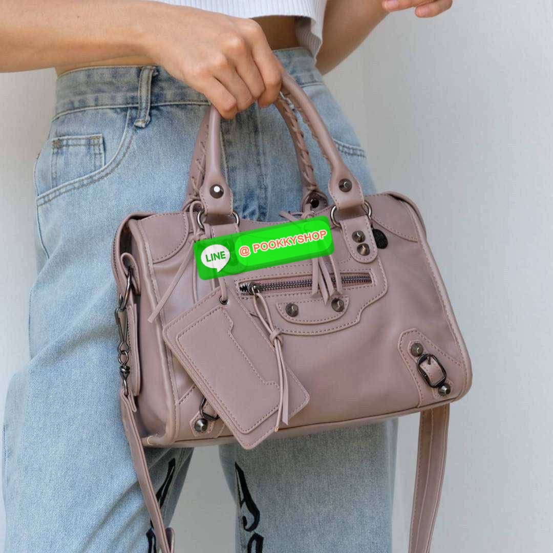 มาเพิ่มแล้วค่า ตามคำเรียกร้อง KEEP รุ่น Ghaso size L เป็นขนาดใหม่ใหญ่ขึ้นกว่าเดิม จุเพิ่มขึ้น และอะไหล่สีดำรมควันแบบใหม่ให้ความสวยเท่ขึ้นกว่าเดิม ค่า