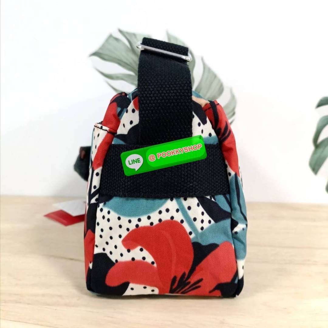 KIPLING Mini Crossbodybag กระเป๋าสะพายข้างขนาดกะทัดรัด ผลิตจากวัสดุ Nylon + ซับใน Polyester100% มีช่องใช้งานแยกย่อยมากถึง 4 ช่อง -ด้านหน้ามีช่องซิป 2 ช่อง -ช่องหลักโล่ง กว้าง จุของใช้ได้เยอะ -ด้านหลังมีช่องซิปอีก 1 ช่อง มาพร้อมพวงกุญเเจลิง สายสะพายยาวสมาร