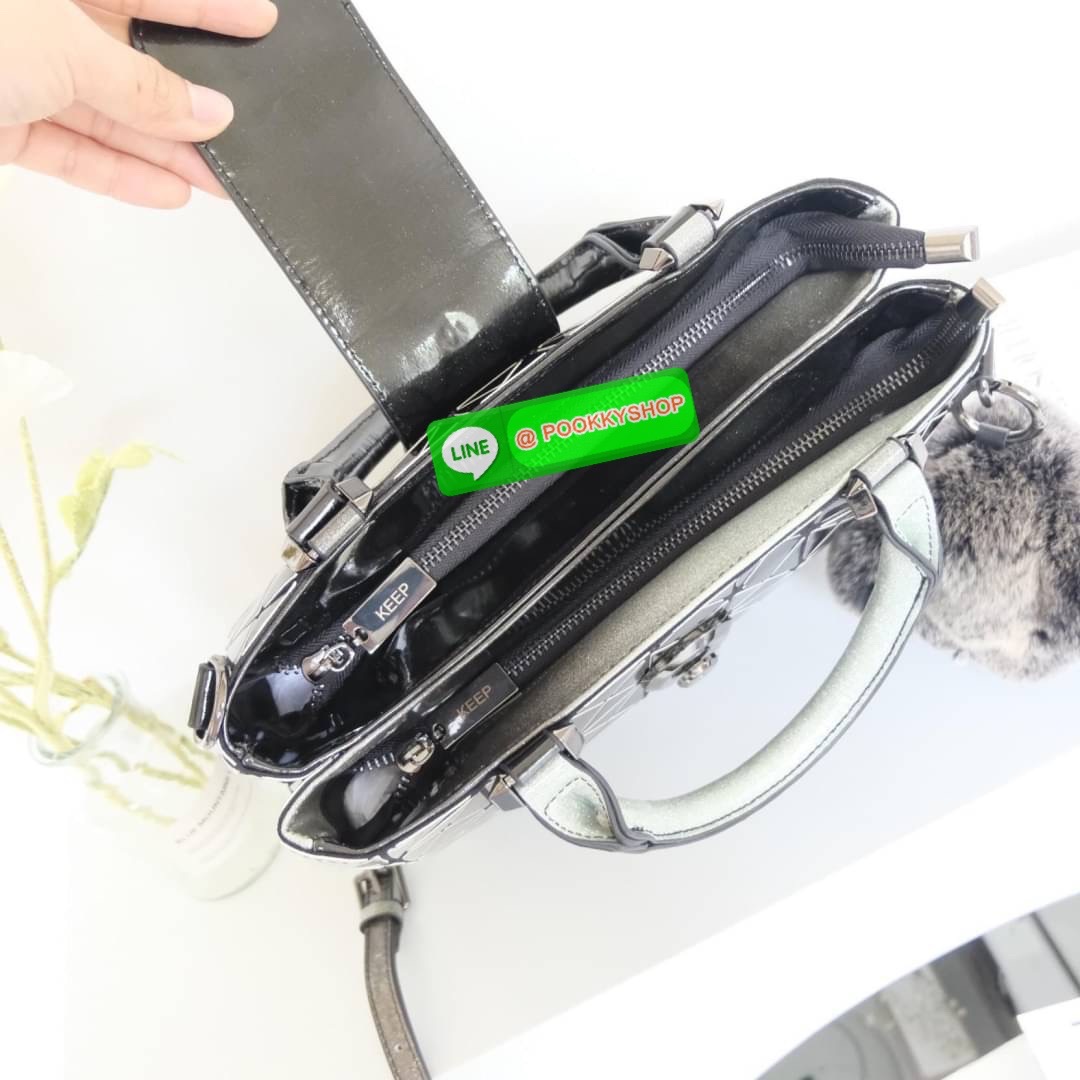 สินค้าเข้าใหม่ 𝗞𝗘𝗘𝗣 𝐀𝐋𝐈𝐙 𝗖𝗢𝗟.𝟮 ลายใหม่ ( DIAMOND PATTERN ) ทรงสวย ขายดี ขนาดกำลังดี และที่สำคัญ !! น้ำหนักเบา ไม่รอช้าทางแบรนด์เลยทำ สีใหม่มาเพิ่มลูกเล่นให้กับ