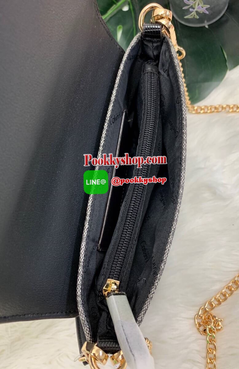 New arrival !! CALVIN KLEIN HANDBAG // SHOULDER BAG กระเป๋าถือ//คล้องไหล่//สะพายข้าง//หรือครอสบอดี้ร์ได้ค่ะ ดีไซด์สวย น่าใช้มากๆค่ะ วัสดุหนังผสมนิ่มมือค่ะ ด้านมีโลโก้แบรนด์ พร้อมช่องซิปใส่ของจุกจิก เปิดปิดกระเป๋าแบบกระดุมแม่เหล็ก ภายในแบ่งสามช่อง สามารถใส