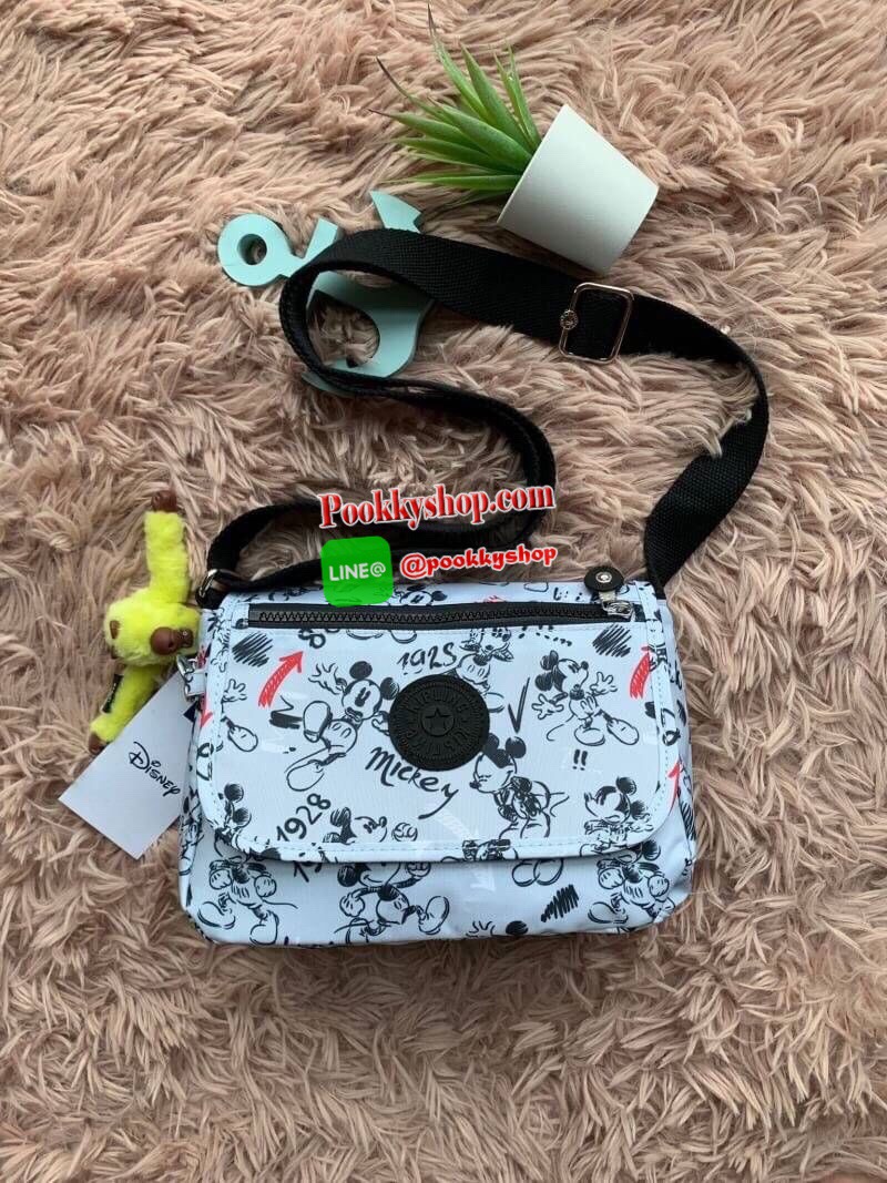 KIPLING &MICKEY SABIAN CROSSBODY BAG (AC8282) คอลเลคชั่นใหม่ สำหรับสาวๆที่ชื่อชอบMickey กระเป๋าสะพายข้าง ขนาดกำลังดี สะพายได้ทั้งสายคู่และสายเดี่ยว เปิดปิด2ชั้นด้วยกระดุมแม่เหล็กและซิป ภายในกว้างใส่กระเป๋าสตางค์ยาว มินิไอแพคและของจุกจิกอื่นๆได้ สายสะพายปร
