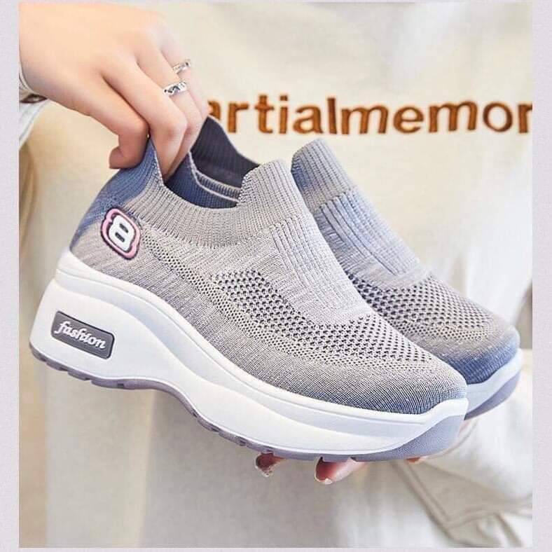 💥💥รุ่นใหม่เพิ่มความสูง!! 💥💥พร้อมส่งเลย ไม่ต้องรอนานคร๊า🌟🌟 ไม่อยากให้พลาดเลยสำหรับรุ่นนี้ !! รองเท้าสุขภาพทรงสลิปออน วัสดุผ้าทอเนื้อหนานุ่มขึ้นทรง ใส่สบายกระชับเท้า ดีไซน์สวยเก๋ พื้น 2 นิ้ว รองรับแรงกระแทกเท้
