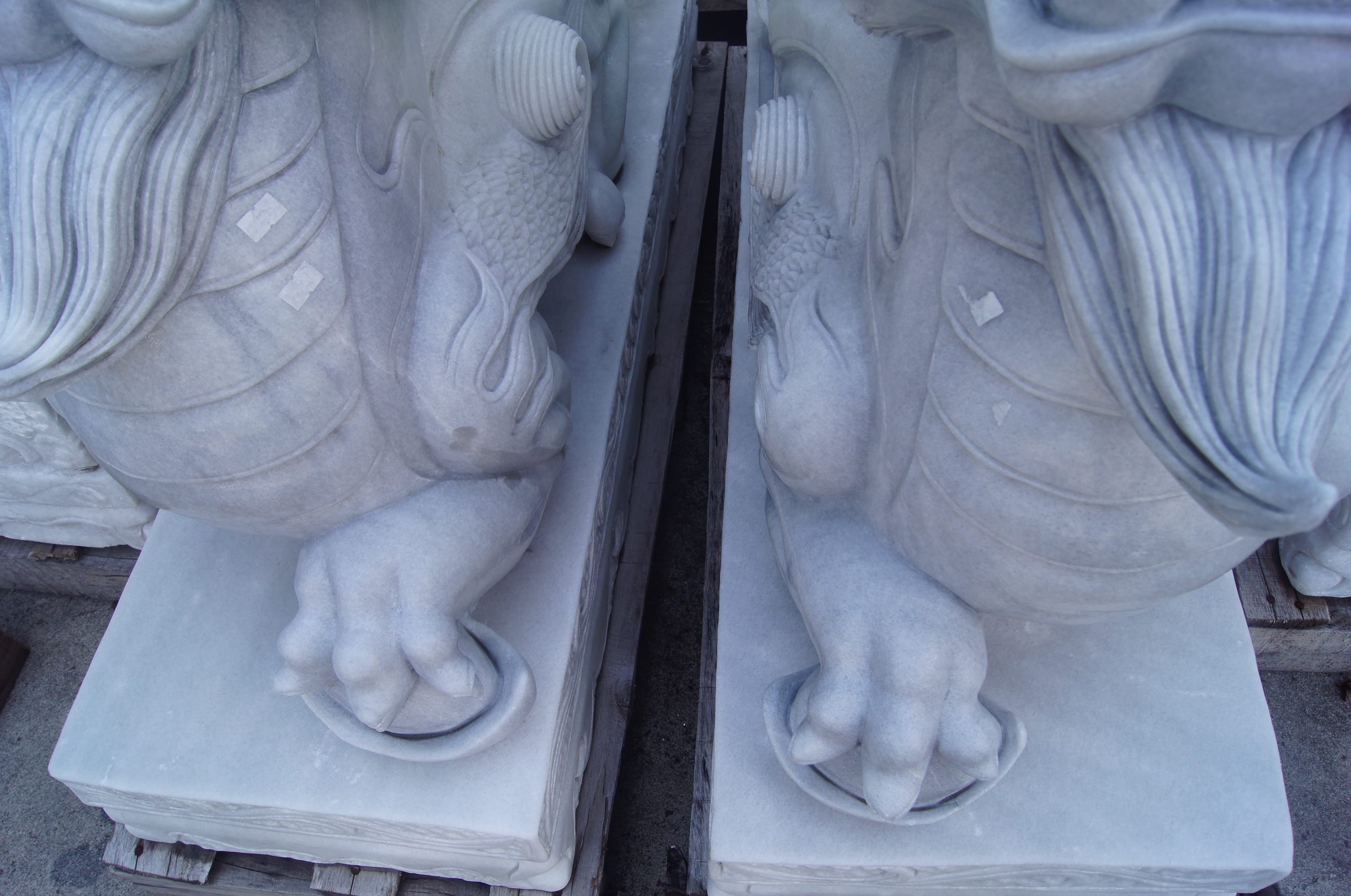 ปี่เซี๊ยะหินอ่อนแกะสลัก ยาว60เซนติเมตร สีขาว