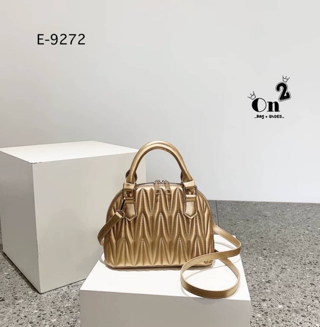 Hot item 🔥🔥 กระเป๋ามาใหม่สไตล์เกาหลี ทรงโดมงานซิปคู่ ตัวกระเป๋าปักลายแน่นๆ มาพร้อมสายสะพายยาวถอดออกถือได้ค่ะ พร้อมส่ง 4 สีค่ะ