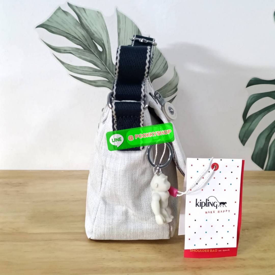 KIPLING SABIAN CROSSBODY MINI BAG กระเป๋าสะพายข้าง วัสดุ Nylon & Polyester 100% ขนาดเล็กกำลังน่ารัก เปิด-ปิดด้วยฝาปิดกระดุมแม่เหล็กและซิปแบรนด์ ด้านในมีแท็กแบรนด์