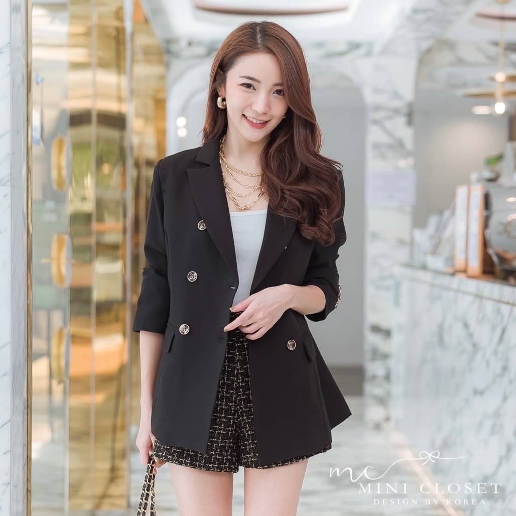 ⛅️Blazer ทรงดีงามมาก⛅️ งานสูท Oversize คุณภาพเนี้ยบๆ ผ้าเนื้อดี งานมีซับในทั้งตัว ความยาวปิดสะโพกบน ใส่ทางการก็ได้ ใส่ชิวๆเก๋ๆก็เอาอยู่ค่ะ