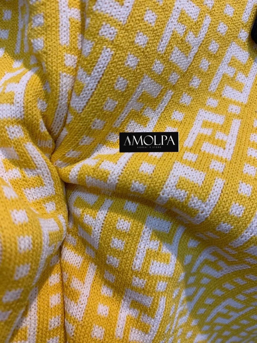 รอบ10 ......... ขายดีม๊ากกก ผ้าดีม๊ากกกก ใส่สวยย ทรงเป๊ะ ๆ # FENDI ลายใหม่ล่าสุด ชนช๊อปปป ต้องเก็บทุกสี จับผ้าแล้วคือดีสุดดๆ ผ้าแน่น ใส่แล้วให้ความรู้สึกไม่ร้อนเลยยย ใส่สวยจริงๆค่า อกคืออก เนินเด้ง สวยงามสุดๆ พร้อมส่ง!! เสื้อแขนสั้นFENDI KNITT ตัวล่าสุด 2